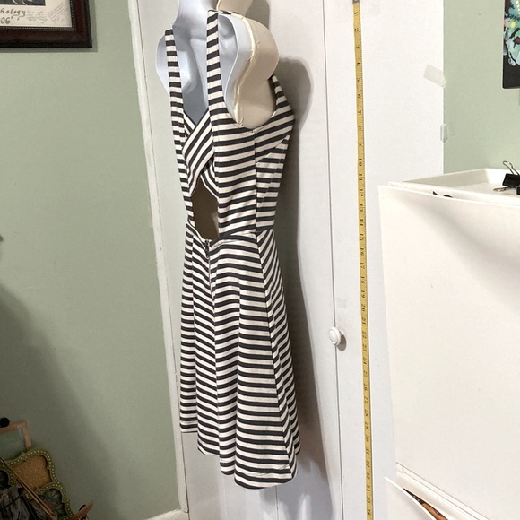 AMERICAN EAGLE OUTFITTERS Cross Back Striped Skater Dress Womens Size 4 - Picture 6 of 15